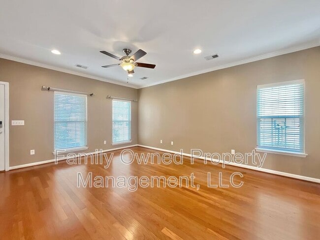 Building Photo - 320 Burton Ct
