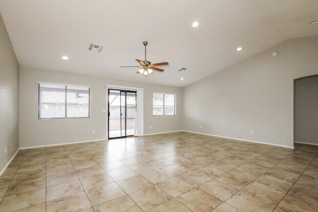 Foto del edificio - 8635 W Minnezona Ave