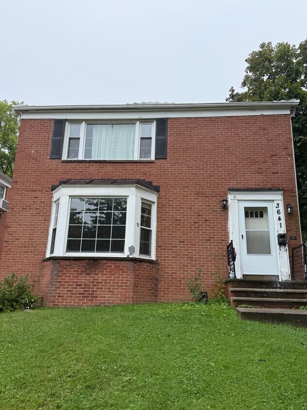 Foto principal - 3bd DOWNSTAIRS DUPLEX Shaker Section 8/Cas...