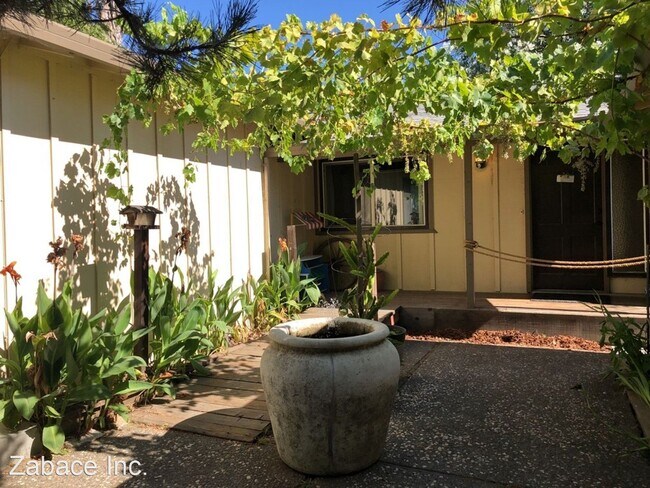 Building Photo - 3 br, 2 bath House - 1228 Pole Line Road