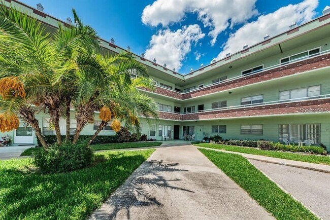 Foto del edificio - 2359 Finlandia Ln