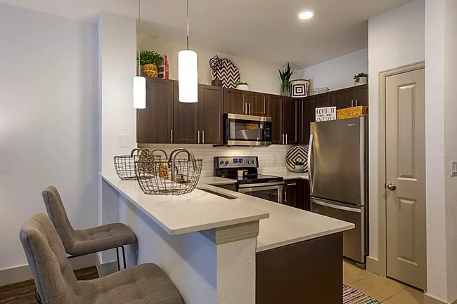 Building Photo - Perfect Space, Prime Location – 1 Bed in D...