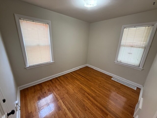 Foto del edificio - 5533 Beechwood Ave