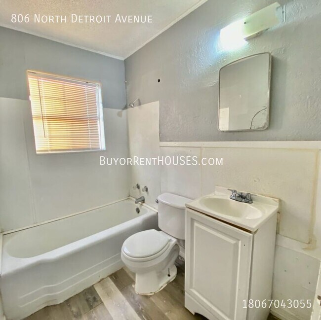 Building Photo - Handyman Special $99 Move in + Admin Fee /...