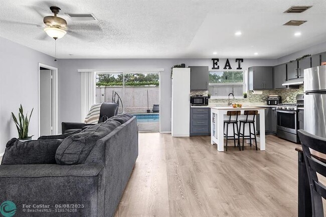 Foto del edificio - 11541 NW 33rd St
