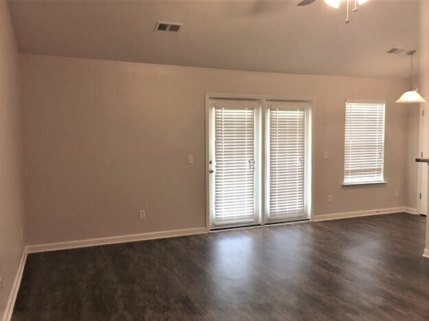 Building Photo - 298 Willow Point Cir