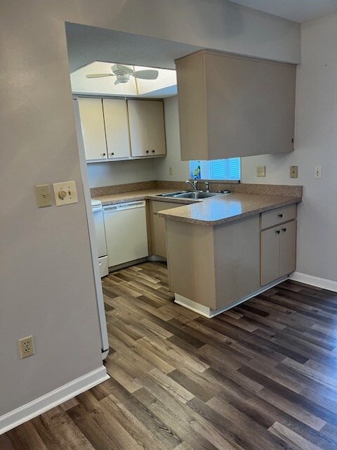Building Photo - 4158 Tamiami Trl