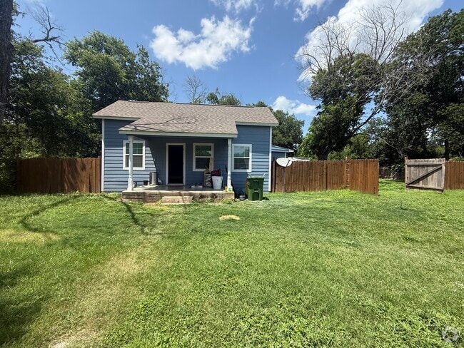 Building Photo - 508 N Railroad Ave