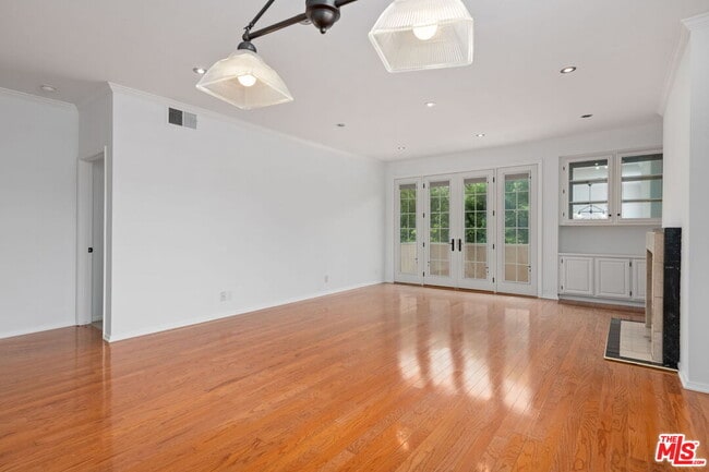 Building Photo - 10373 Almayo Ave