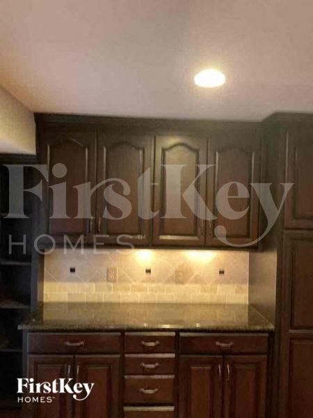 Foto del edificio - 9955 Melrose Dr