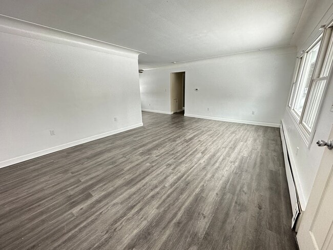 Building Photo - 3 Bedroom Home with Large Yard – Western Schools