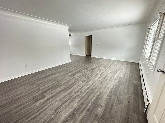 Foto del edificio - 3 Bedroom Home with Large Yard – Western Schools