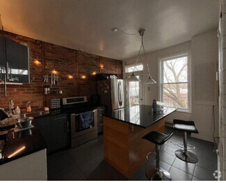 Building Photo - 5049 Rue Resther