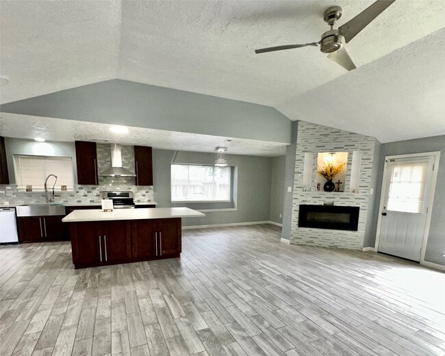 Foto del edificio - 2115 Barrington Pl Dr