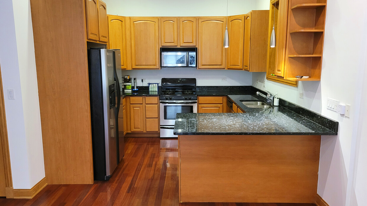 Kitchen - 1644-1 W Le Moyne St