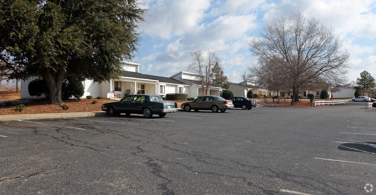 Foto del edificio - The Hedges Apartments