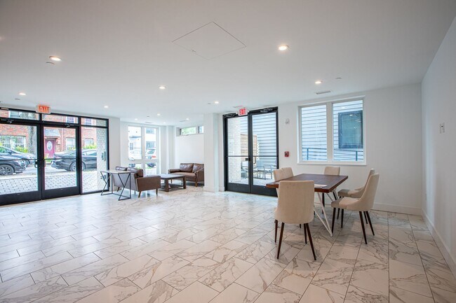 Foto del edificio - Charming 1 BR/1 BA Condo in Trinidad!