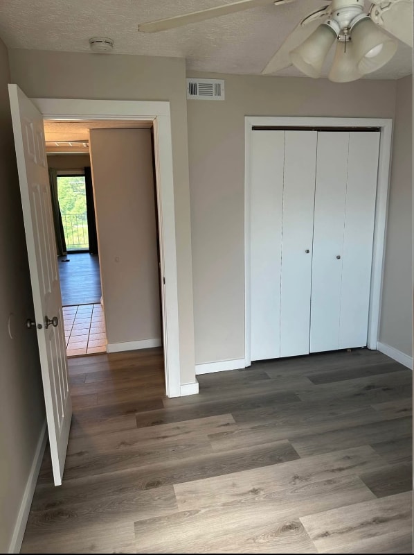 Building Photo - 715 N Golfcrest Rd