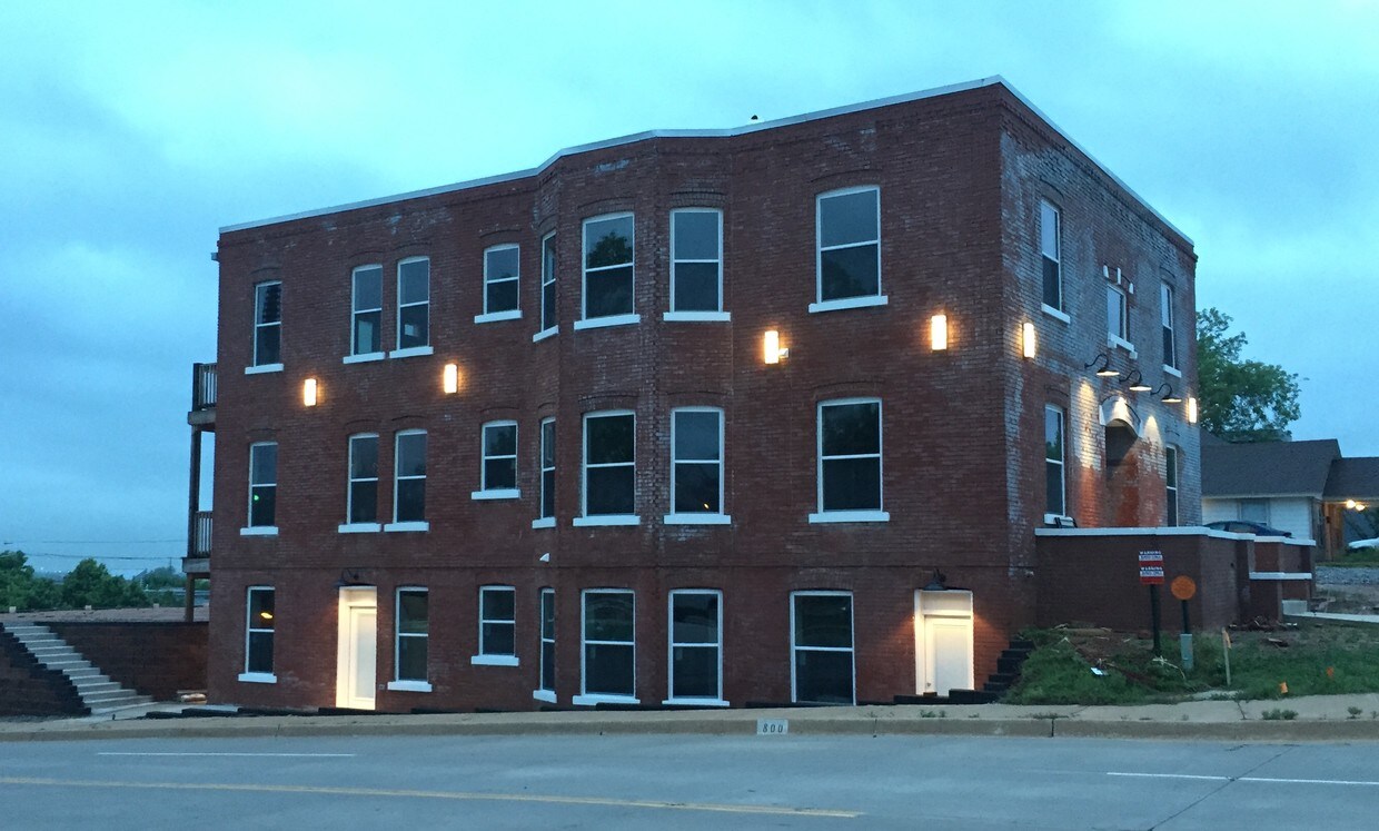 Building Photo - 800 NW 8th St