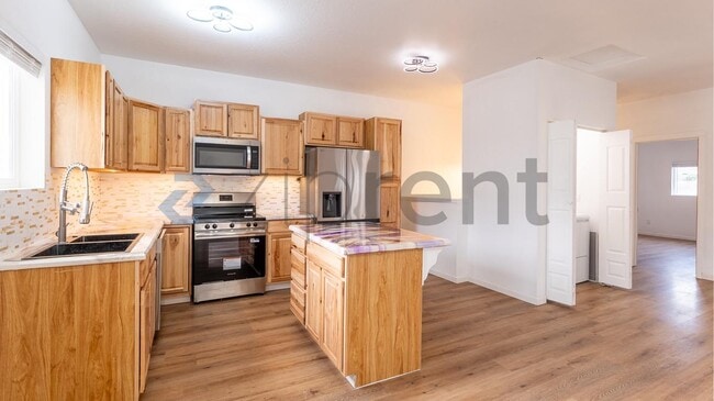 Building Photo - 307 E Thorn St