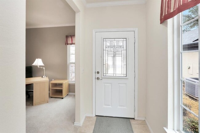 Foto del edificio - 512 Farm Hill Dr