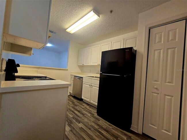 Foto del edificio - 18001 Richmond Pl Dr