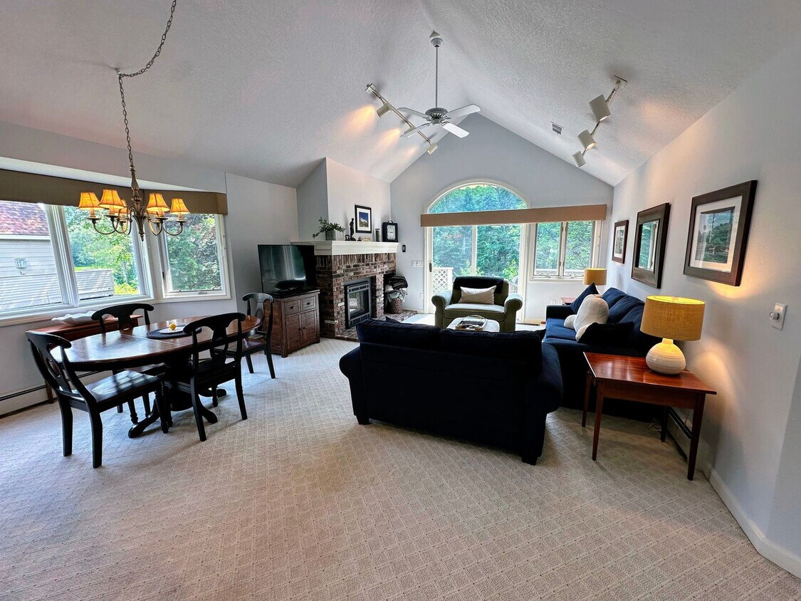Foto principal - 1 Fairway Dr