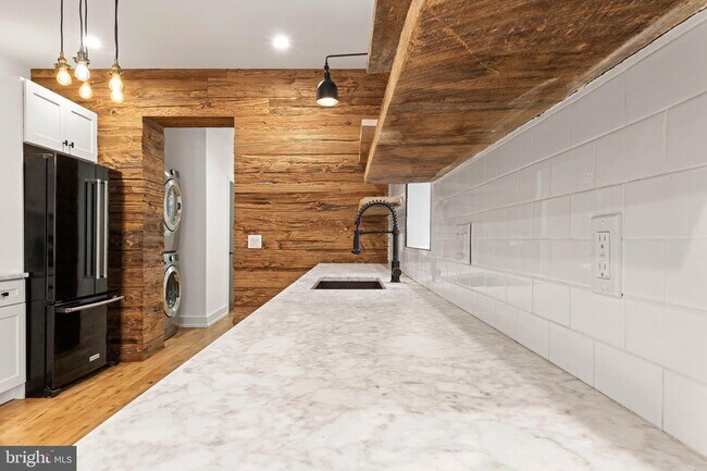 Building Photo - 421 McKean St