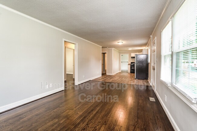 Building Photo - 5037 Selena St