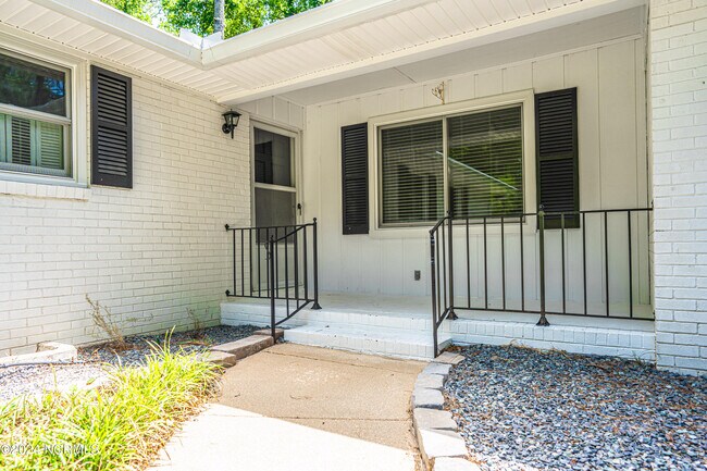 Foto del edificio - 121 Heather Ln