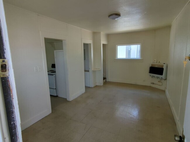 Building Photo - 1 Bed - 1 Bath