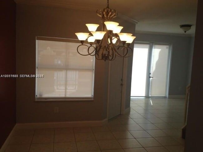 Foto del edificio - 6104 NW 114th Pl