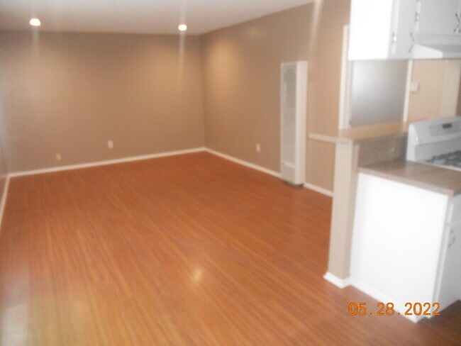 Building Photo - 1420 W 179th St