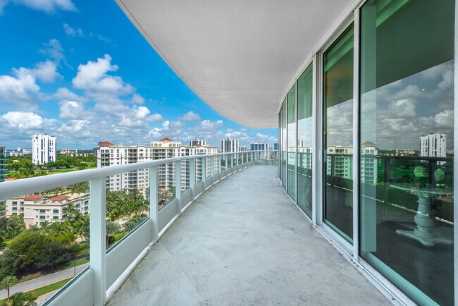Foto del edificio - 19955 NE 38th Ct