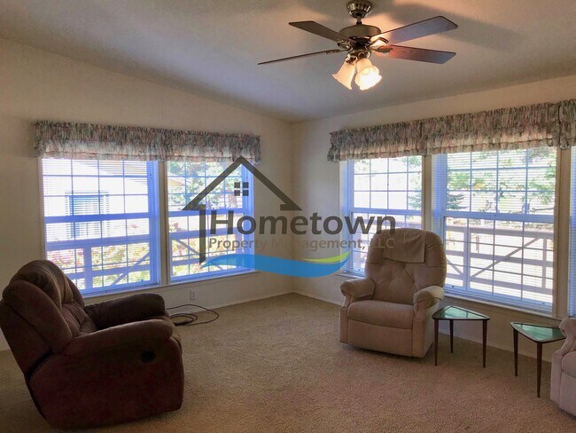Foto del edificio - Riverfront Home on .62 acre Lot with Dock ...