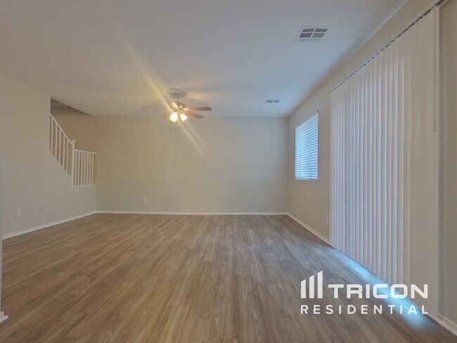 Foto del edificio - 23443 W Harrison Dr