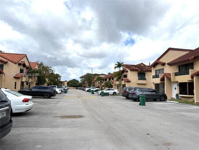 Foto del edificio - 10044 SW 77th Ct