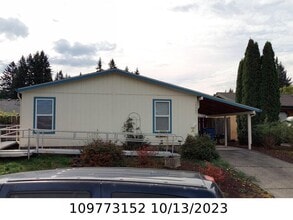 Building Photo - 14605 NE 52nd Cir