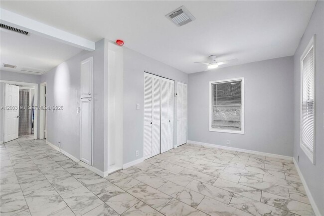 Foto del edificio - 901 NE 38th St