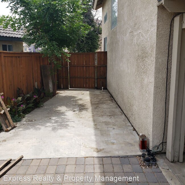 Foto del edificio - 3 br, 2.5 bath House - 4176 chitenden cir