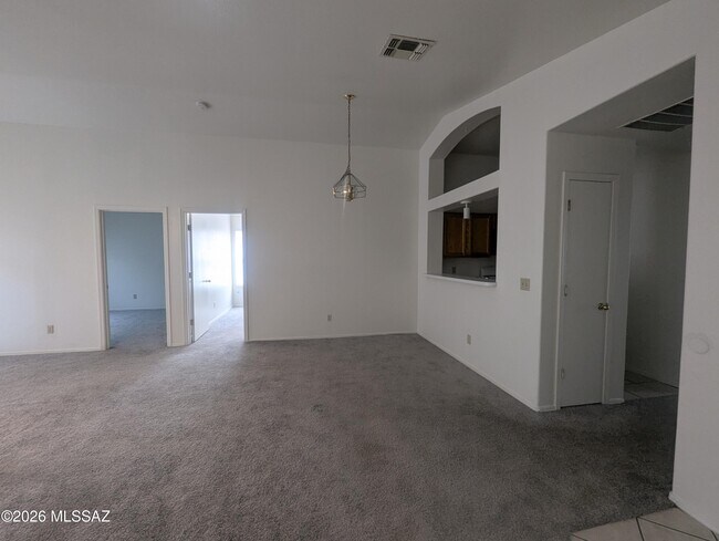 Foto del edificio - 7835 S Lennox Ln