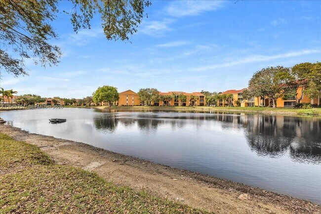 Foto del edificio - 3814 Coral Tree Cir