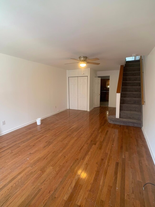 Building Photo - Modern 3 Bedroom, 1.5 Bath Passyunk Square...