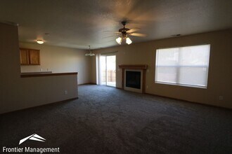 Building Photo - 908-910 Jackalope Ct