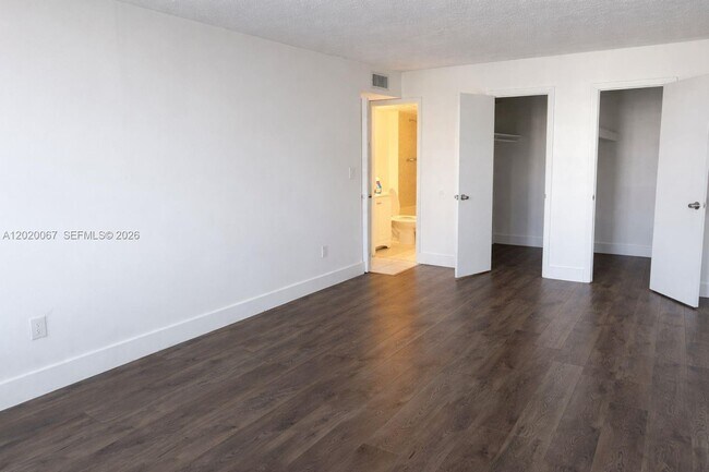 Foto del edificio - 496 NW 165th St