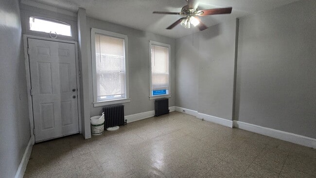 Building Photo - 427 Royden St