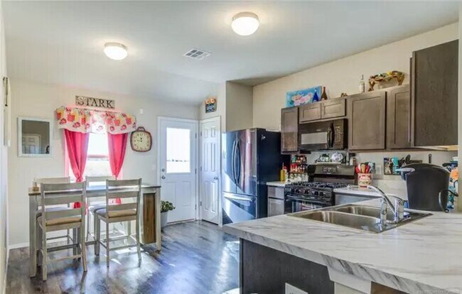 Foto del edificio - 3 Bed | 2 Bath | Broken Arrow