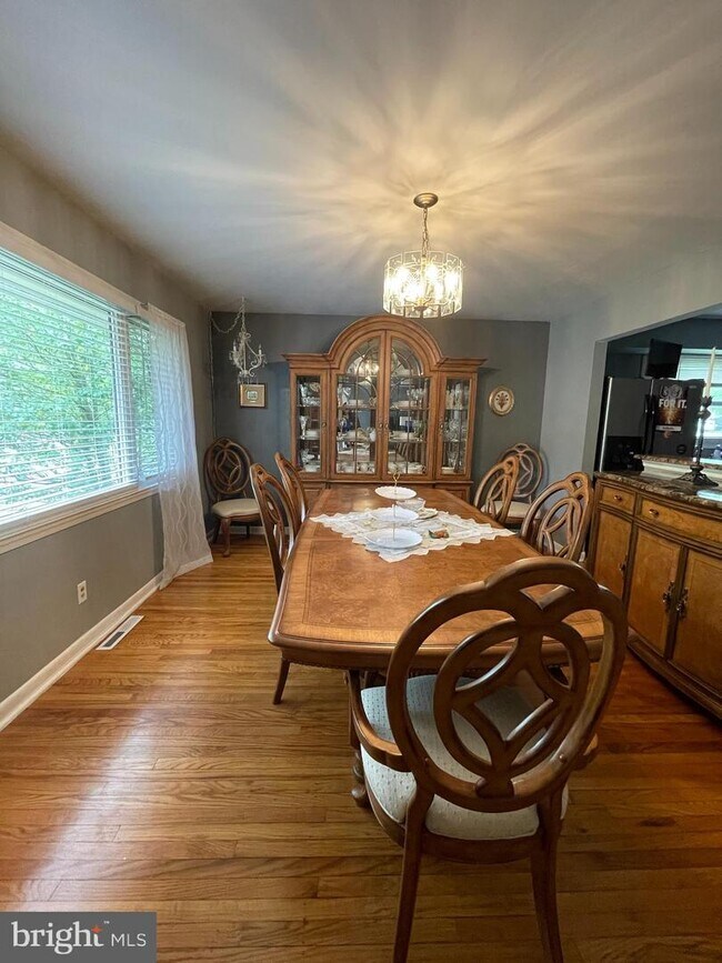 Foto del edificio - 429 Fireside Ln