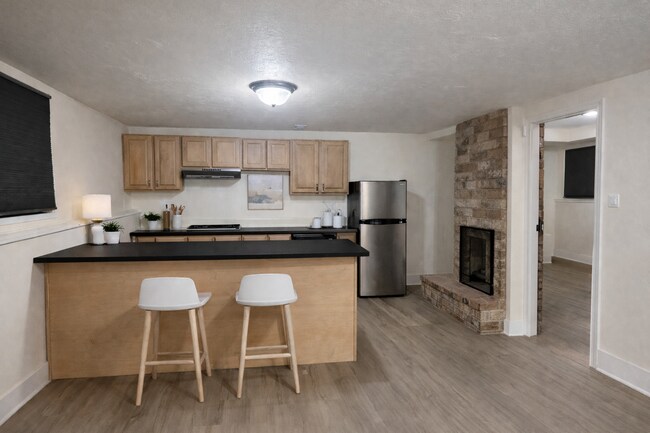 Building Photo - 11835 SE Valley View Ter