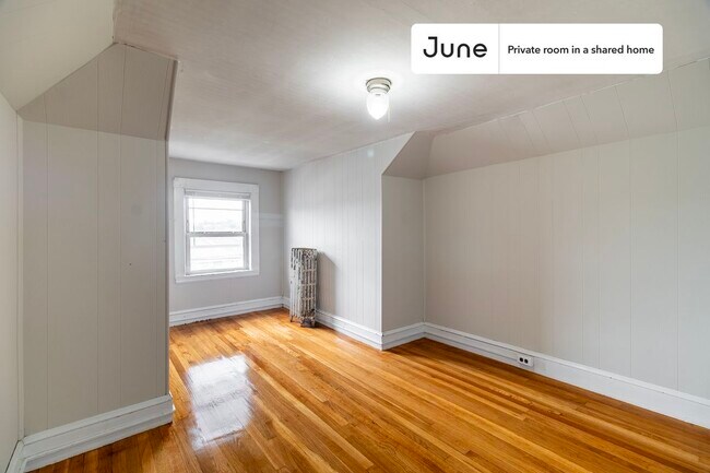 Foto del edificio - Room in Shared 4 bed/1 bath home